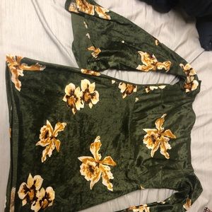 Short dress that is velvet